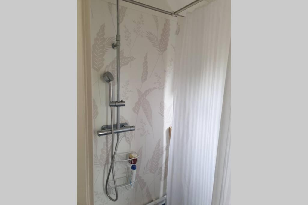 Gaeststuga I Vacker Natur, Bastu, Bubbelpool Sommartid Och Gratis Parkering Naera Ulricehamn Och Lassalyckan, Guesthouse With Nice View With Sauna And Free Parking Close To Dalsjoefors And Fishing ボロース エクステリア 写真