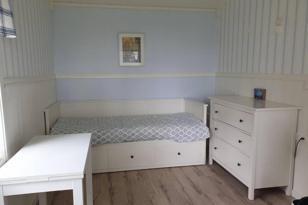 Gaeststuga I Vacker Natur, Bastu, Bubbelpool Sommartid Och Gratis Parkering Naera Ulricehamn Och Lassalyckan, Guesthouse With Nice View With Sauna And Free Parking Close To Dalsjoefors And Fishing ボロース エクステリア 写真