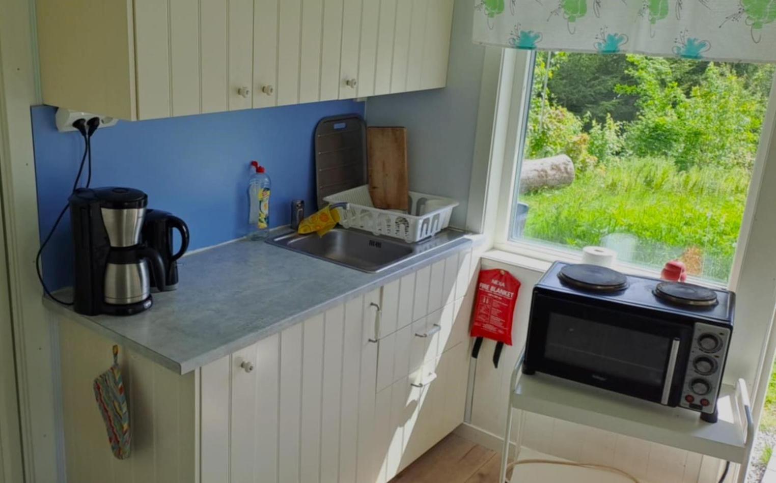 Gaeststuga I Vacker Natur, Bastu, Bubbelpool Sommartid Och Gratis Parkering Naera Ulricehamn Och Lassalyckan, Guesthouse With Nice View With Sauna And Free Parking Close To Dalsjoefors And Fishing ボロース エクステリア 写真